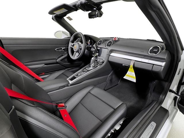new 2025 Porsche 718 Boxster car, priced at $104,435