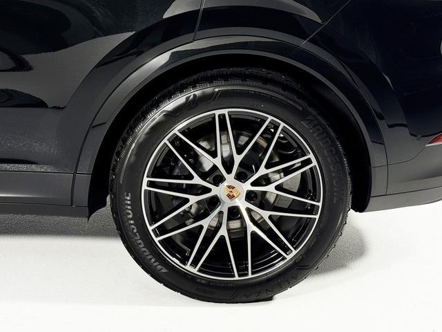 new 2025 Porsche Cayenne car, priced at $102,605