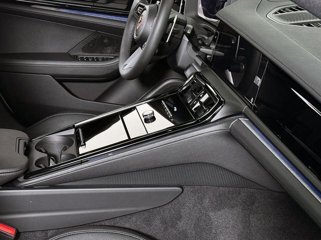 new 2025 Porsche Panamera car, priced at $121,745