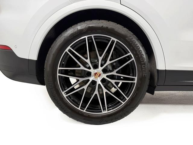 new 2025 Porsche Cayenne car, priced at $94,955