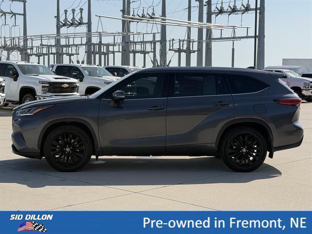 used 2022 Toyota Highlander car, priced at $39,794