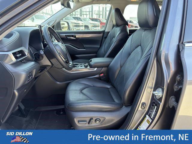 used 2022 Toyota Highlander car, priced at $39,794