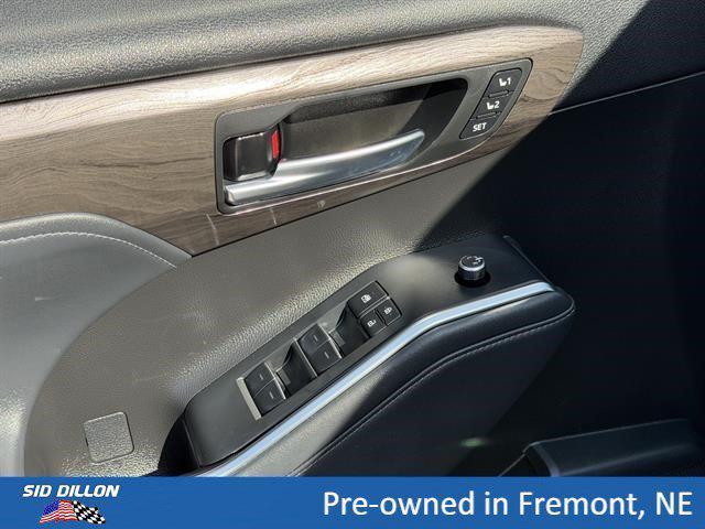 used 2022 Toyota Highlander car, priced at $39,794