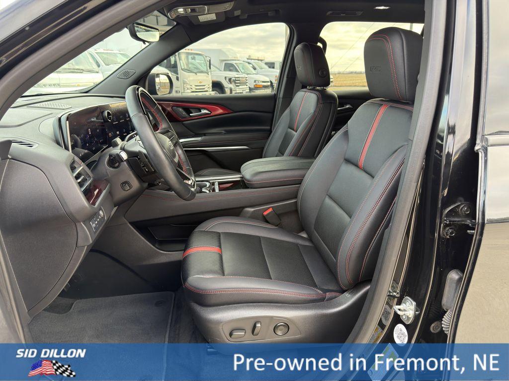 used 2025 Chevrolet Traverse car, priced at $56,995