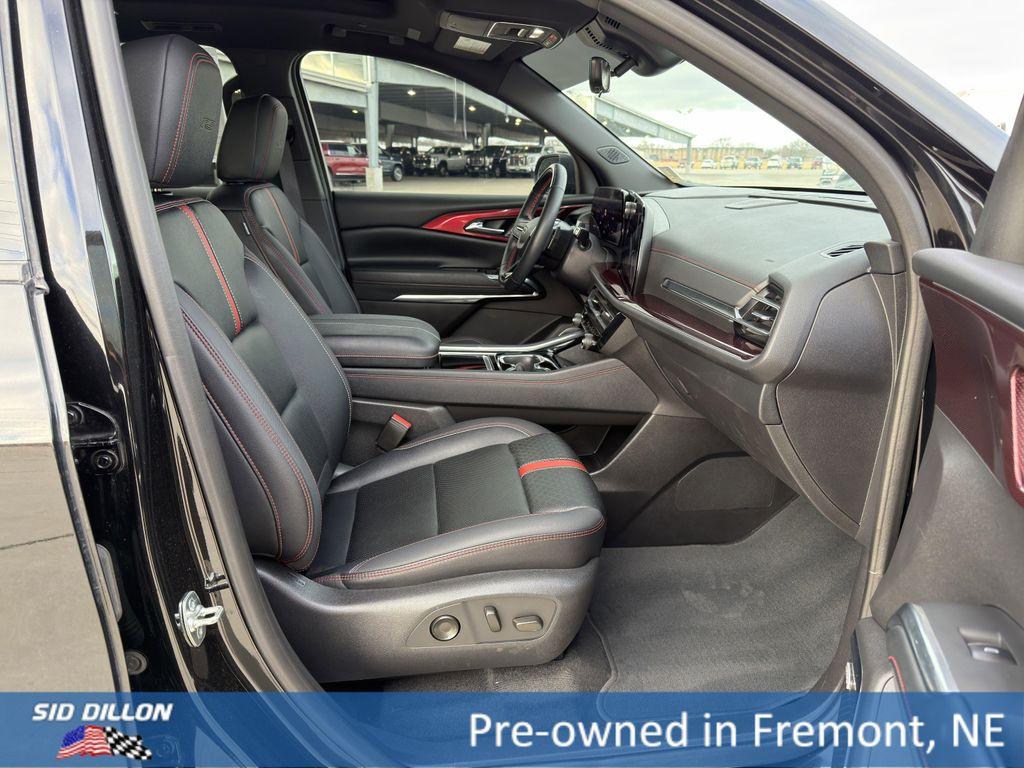 used 2025 Chevrolet Traverse car, priced at $56,995