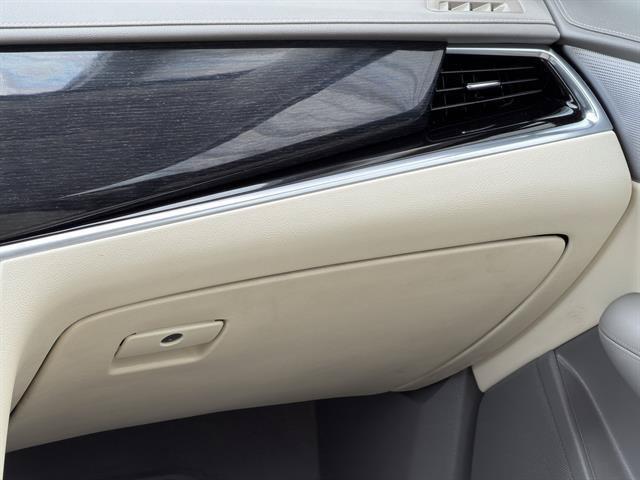 used 2024 Cadillac XT6 car, priced at $40,294
