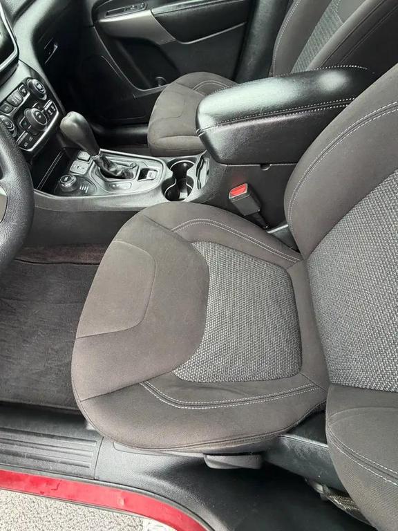 used 2019 Jeep Cherokee car, priced at $12,995