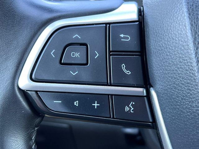 used 2022 Toyota Highlander car, priced at $34,997