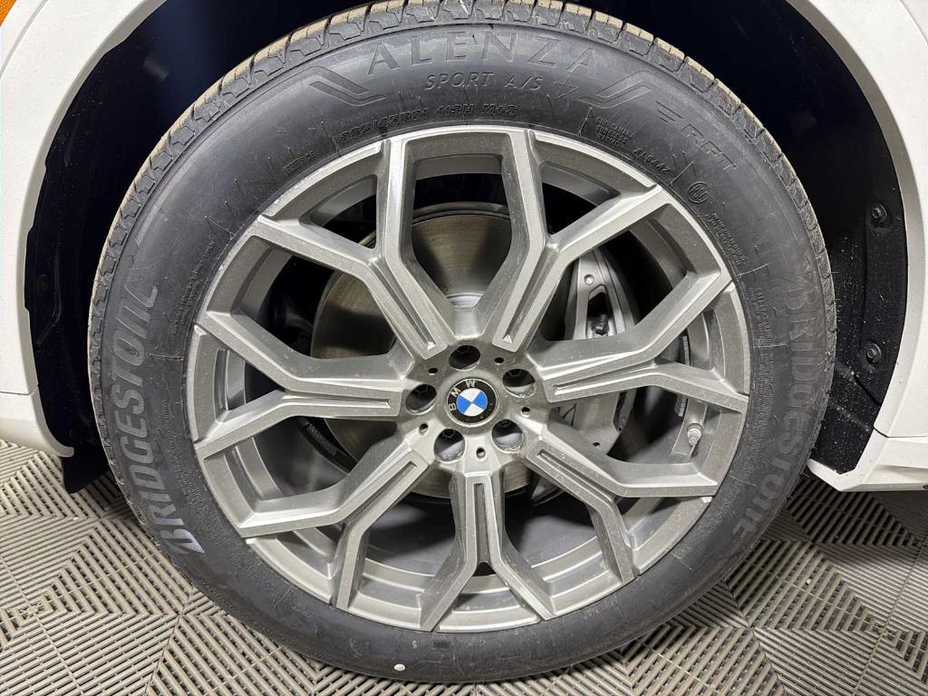 new 2026 BMW X7 car, priced at $90,155