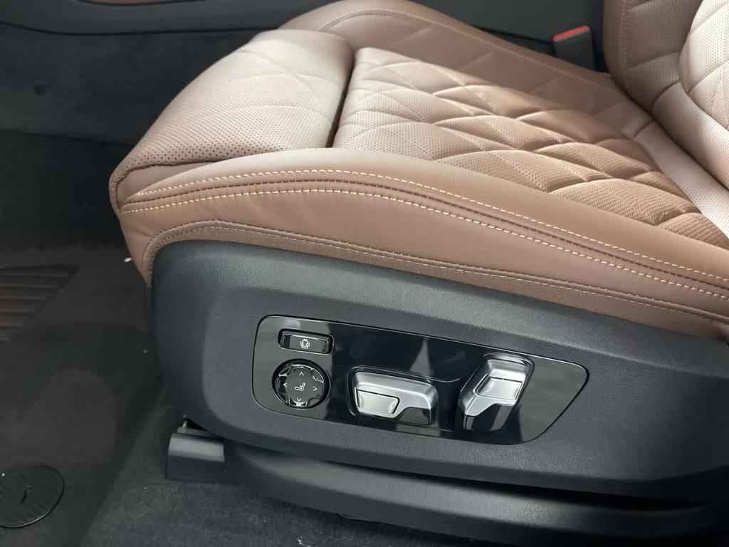 used 2024 BMW X7 car, priced at $61,118