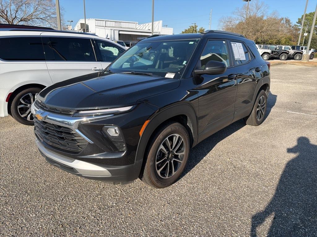 used 2025 Chevrolet TrailBlazer car, priced at $23,000