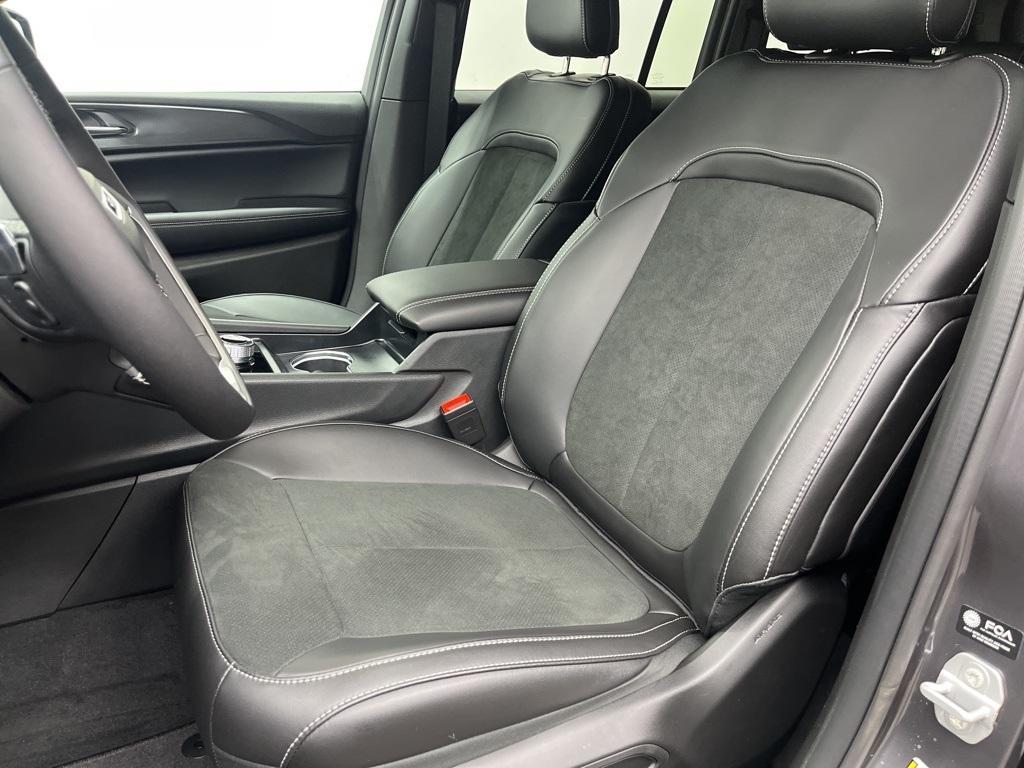 new 2025 Jeep Grand Cherokee car, priced at $44,561