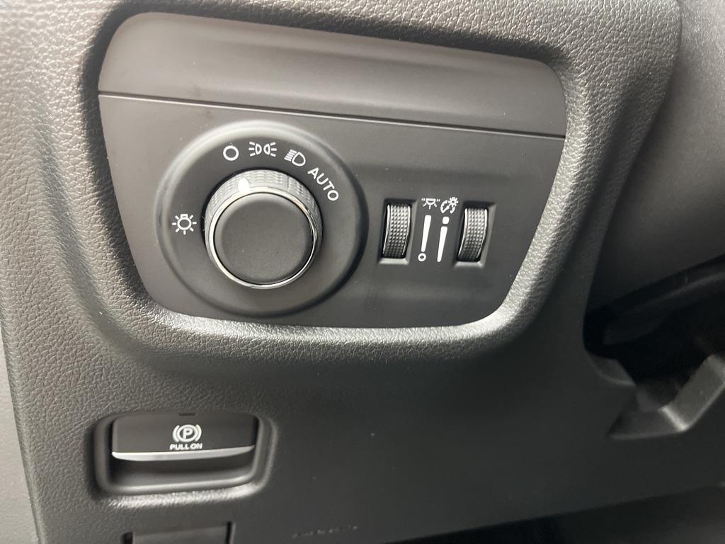 new 2025 Jeep Grand Cherokee car, priced at $44,561