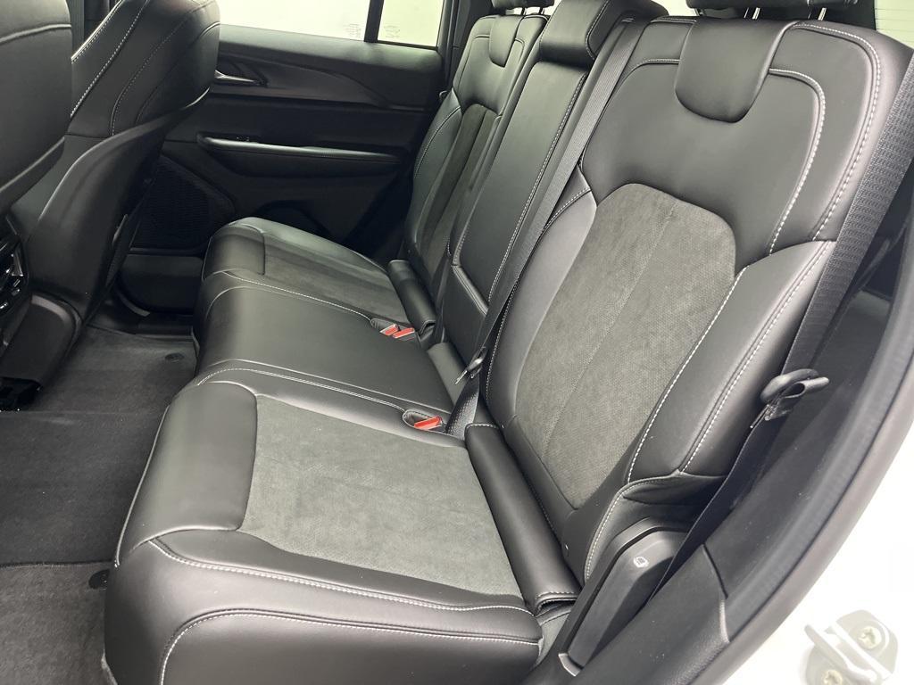 new 2025 Jeep Grand Cherokee car, priced at $44,043