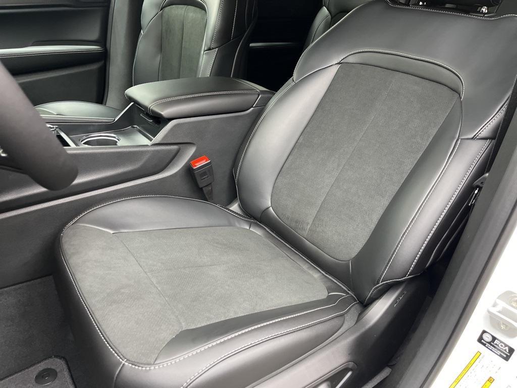 new 2025 Jeep Grand Cherokee L car, priced at $44,543