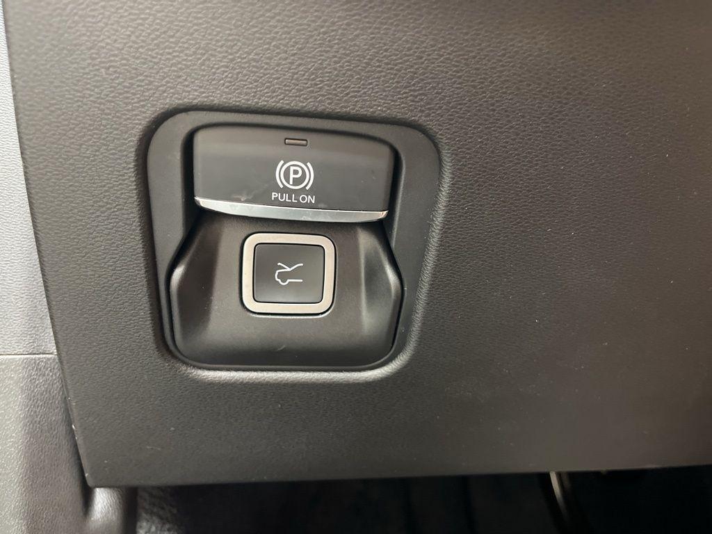 new 2026 Jeep Cherokee car, priced at $44,028