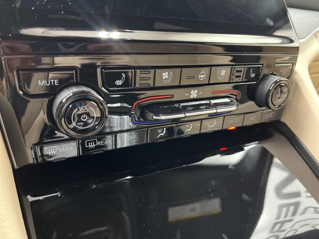 new 2025 Jeep Grand Cherokee car, priced at $52,660