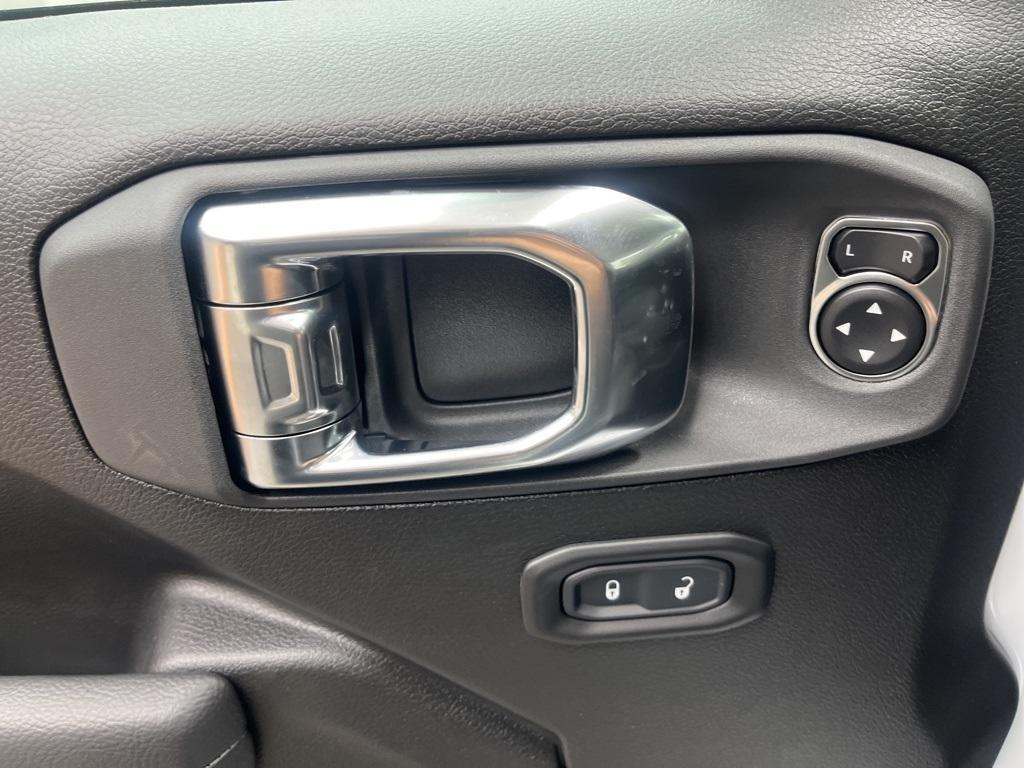 new 2025 Jeep Wrangler car, priced at $45,675