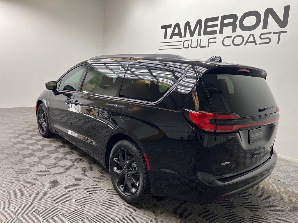 new 2027 Chrysler Pacifica car, priced at $51,640