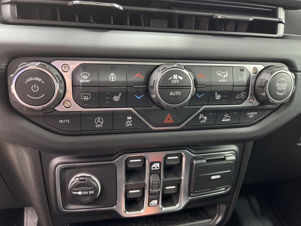 new 2026 Jeep Gladiator car, priced at $45,940