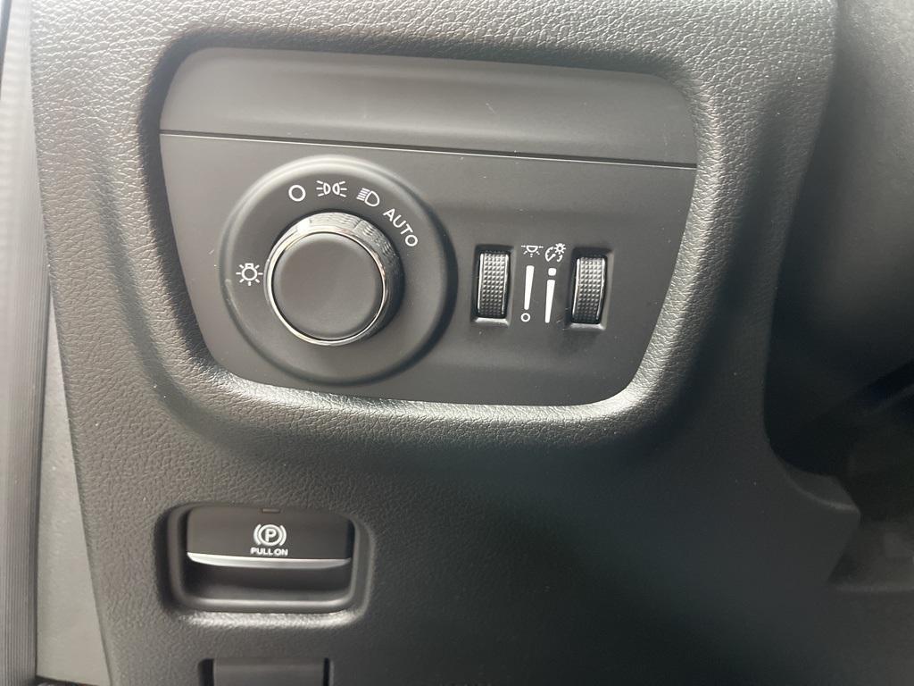 new 2025 Jeep Grand Cherokee car, priced at $42,661