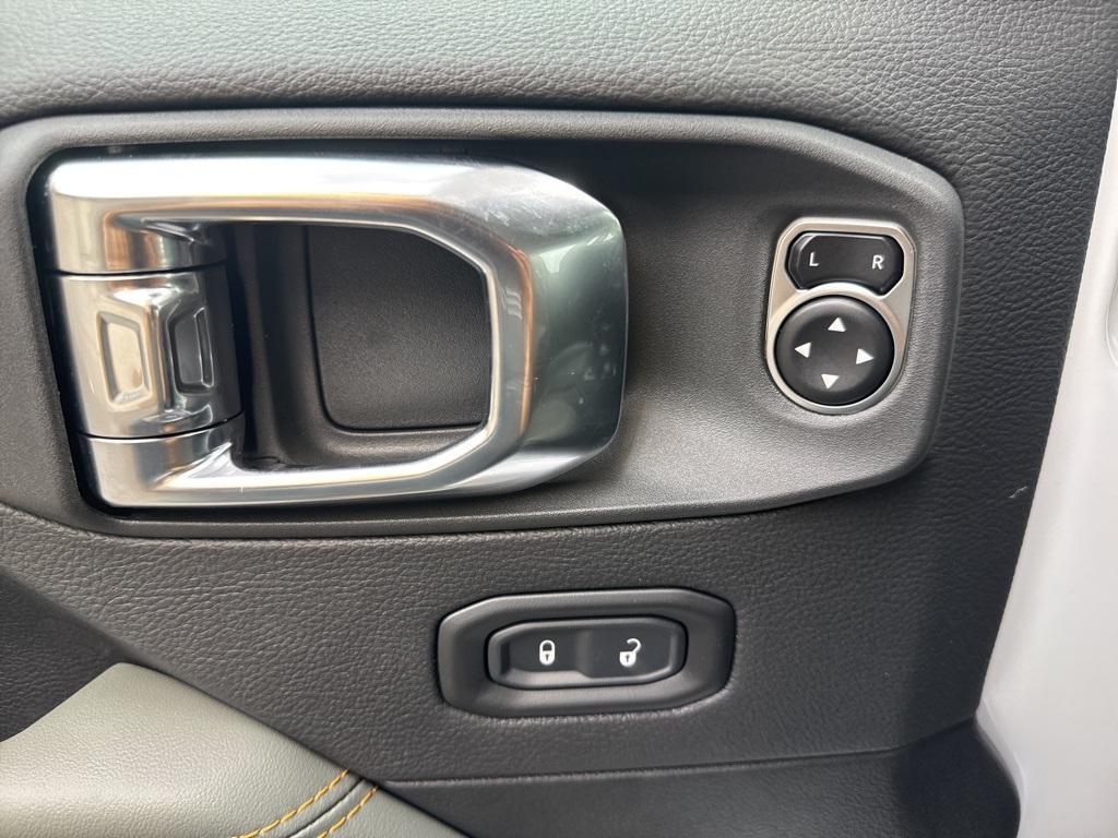 new 2025 Jeep Gladiator car, priced at $62,122