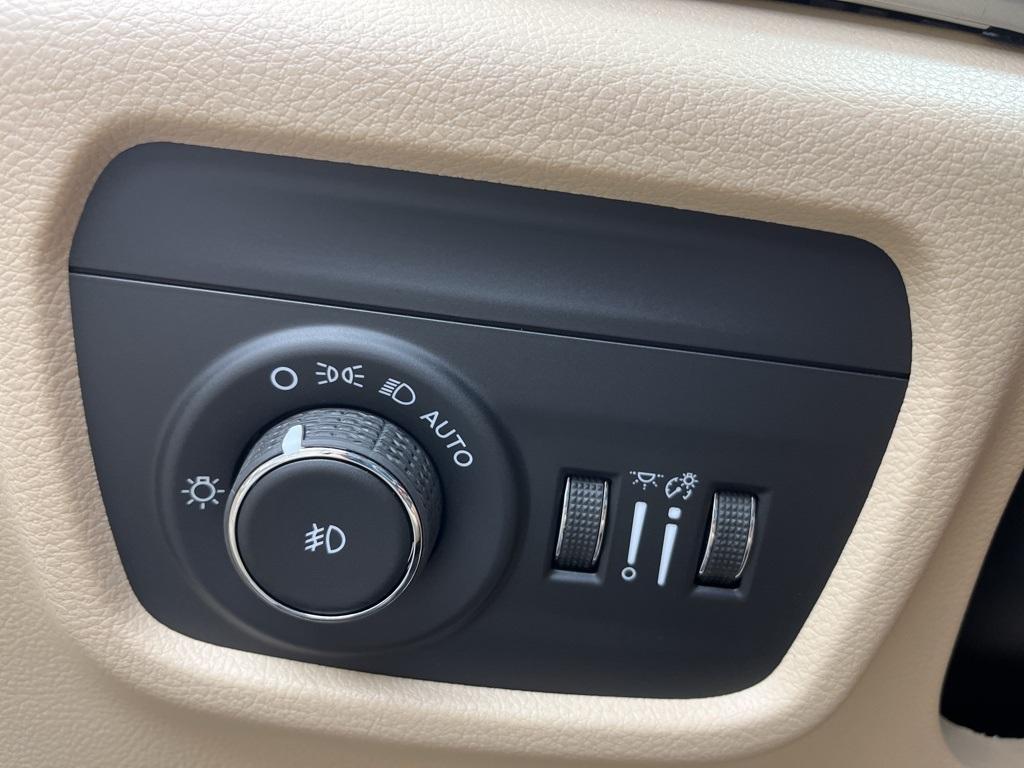 new 2025 Jeep Grand Cherokee car, priced at $50,660