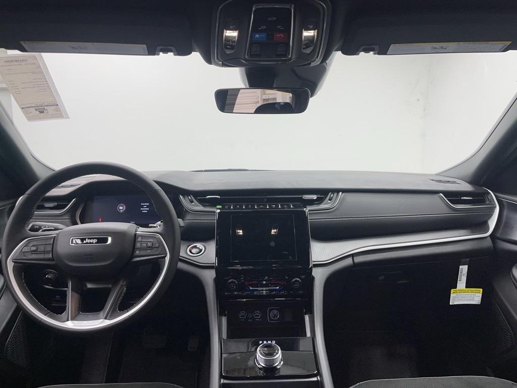 new 2025 Jeep Grand Cherokee car, priced at $42,661
