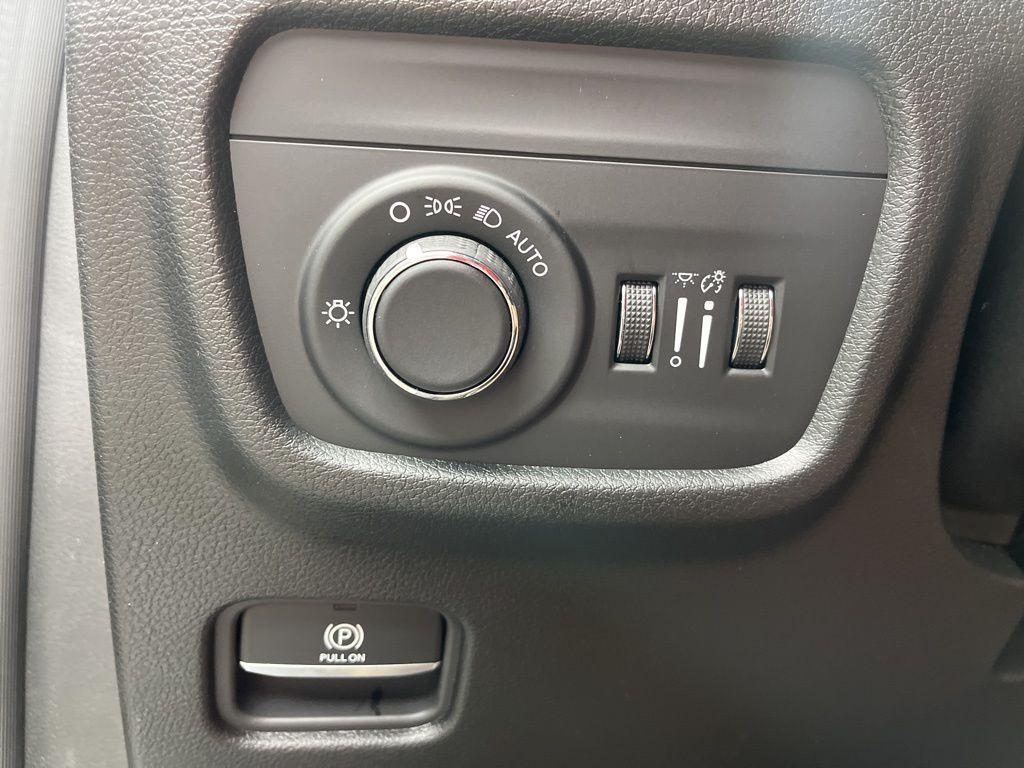new 2025 Jeep Grand Cherokee car, priced at $43,498