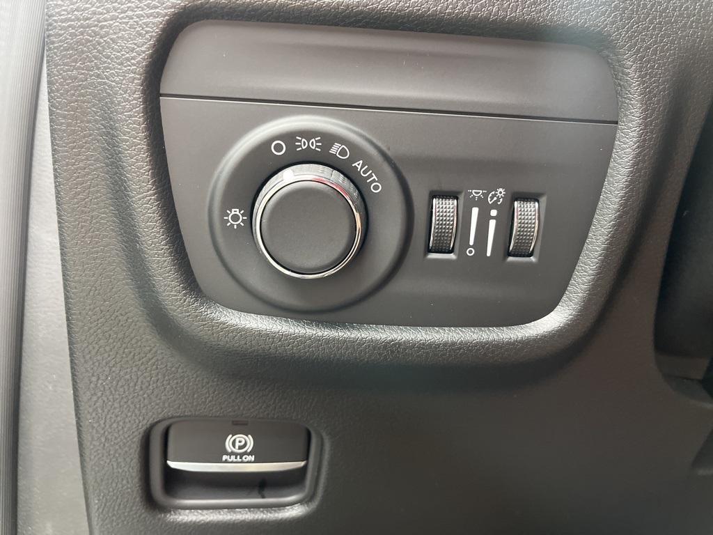 new 2025 Jeep Grand Cherokee car, priced at $42,470