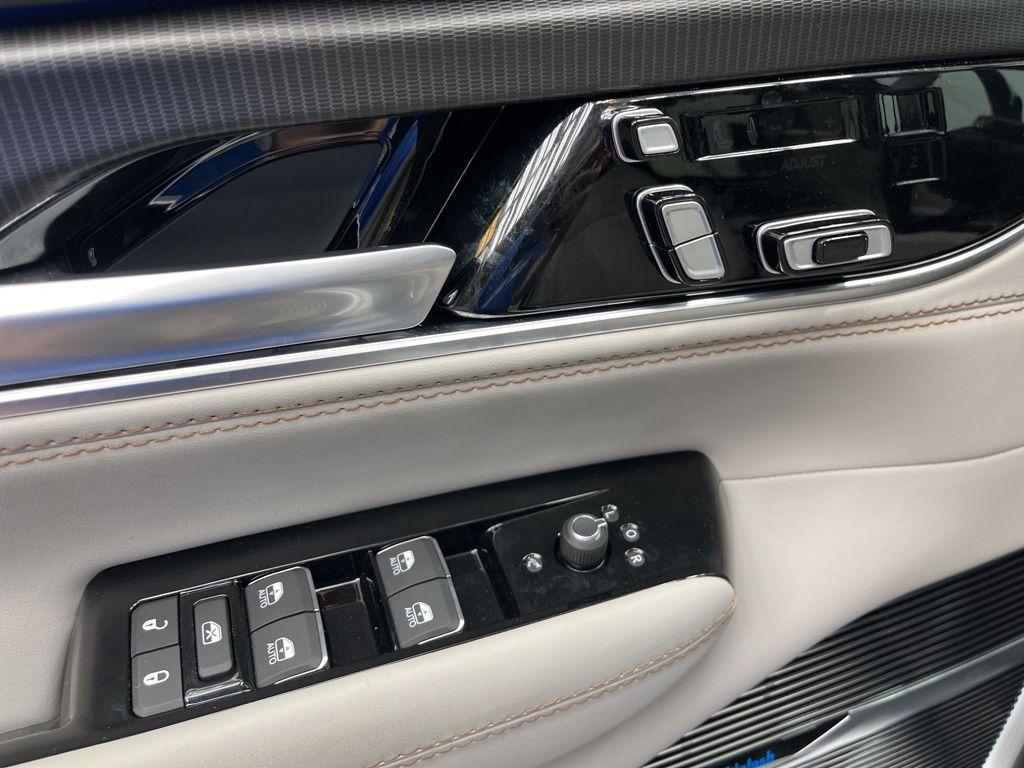 new 2026 Jeep Grand Wagoneer L car, priced at $100,325