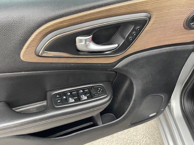 used 2015 Chrysler 200 car, priced at $5,500