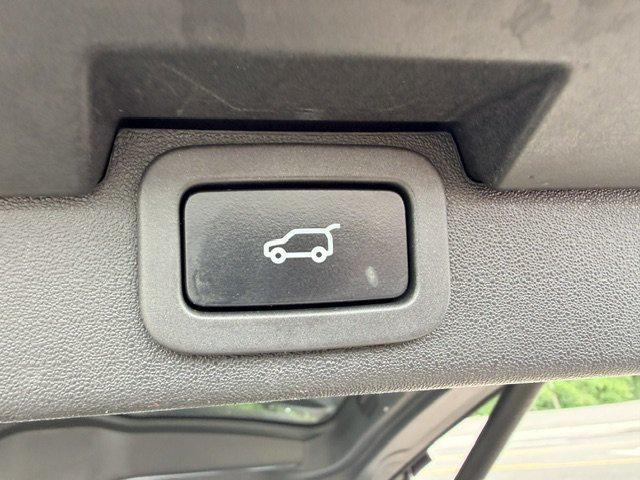 used 2018 Land Rover Discovery car, priced at $12,995