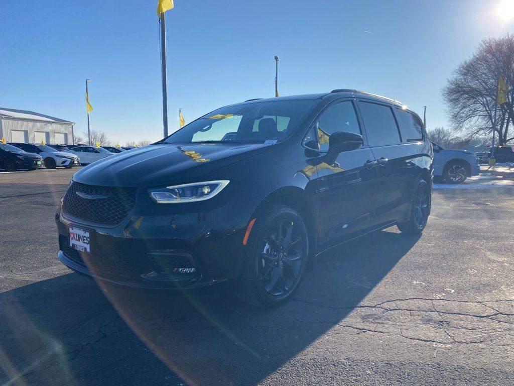 new 2026 Chrysler Pacifica car, priced at $44,278