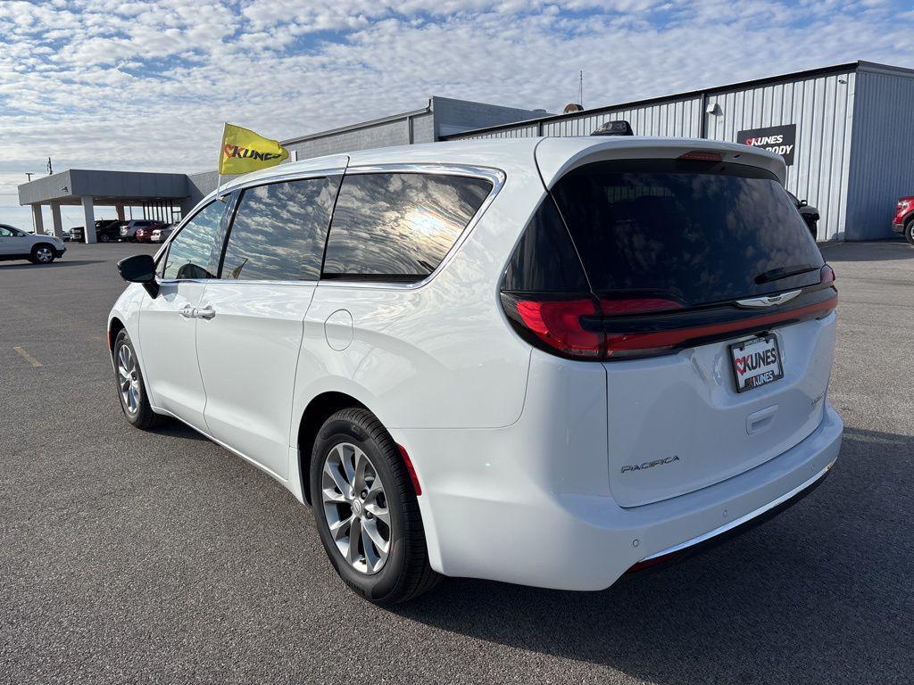 new 2026 Chrysler Pacifica car, priced at $49,688