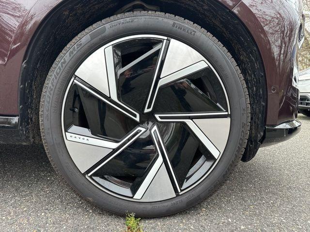 new 2025 Volvo EX90 car, priced at $95,140