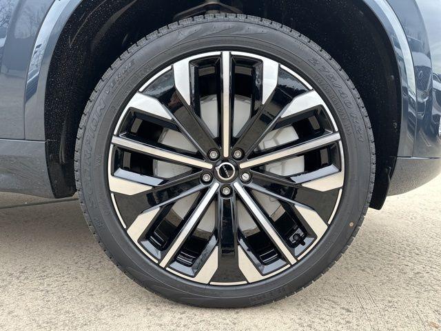 new 2026 Volvo XC90 Plug-In Hybrid car, priced at $79,572