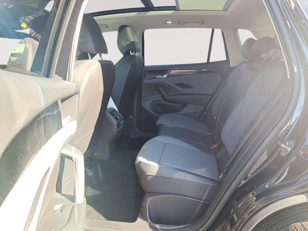 new 2025 Volkswagen Tiguan car, priced at $32,215