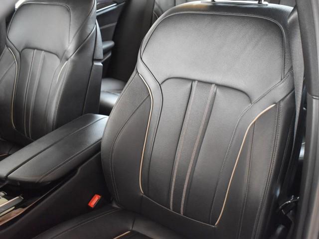 BMW 5 Series view 19