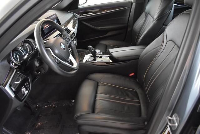 BMW 5 Series view 21
