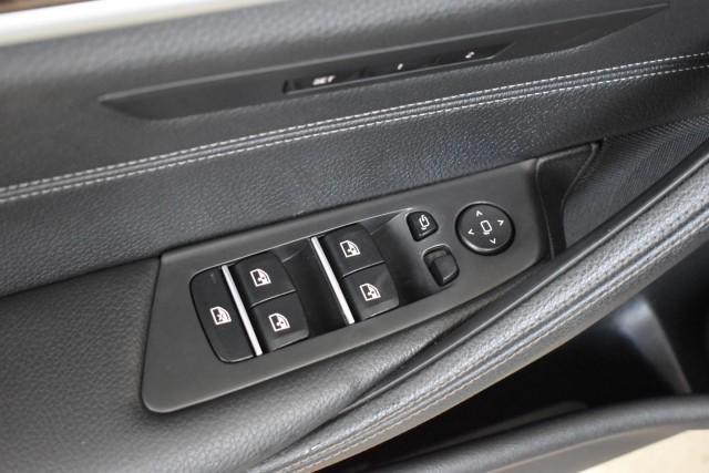 BMW 5 Series view 23