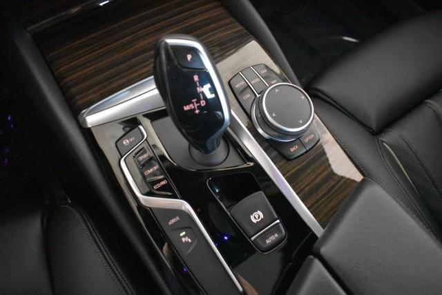 BMW 5 Series view 18