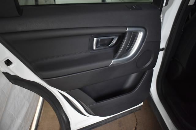 Land Rover Discovery Sport view 29