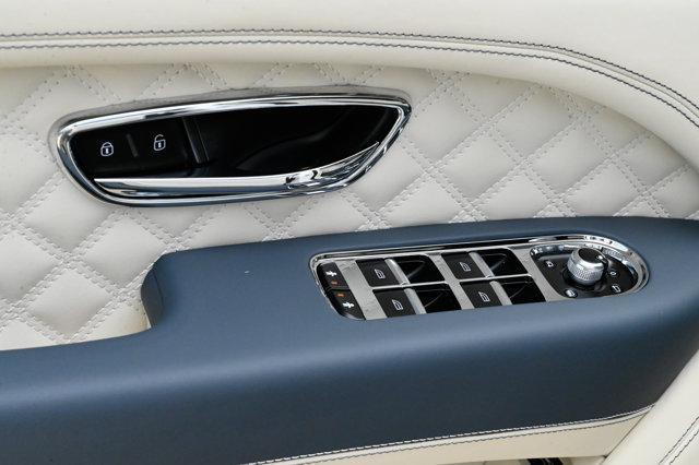 Bentley Bentayga view 21