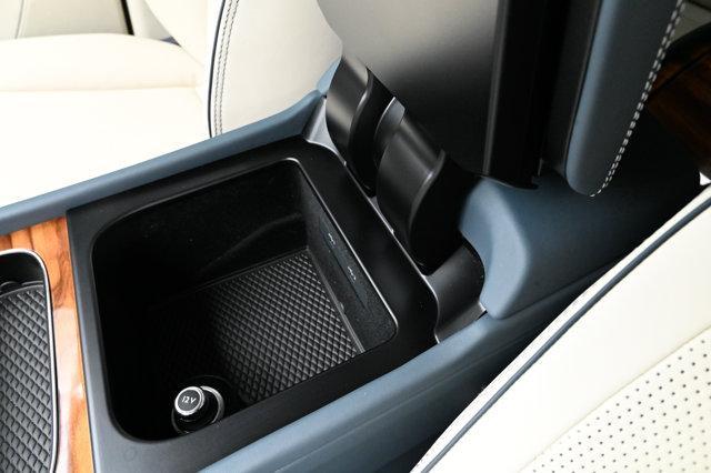 Bentley Bentayga view 30