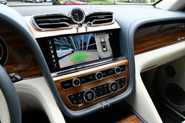 Bentley Bentayga view 32