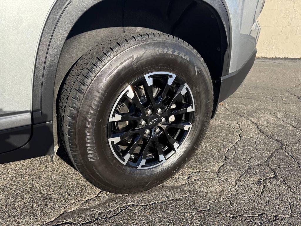 used 2024 Chevrolet Traverse car, priced at $43,995