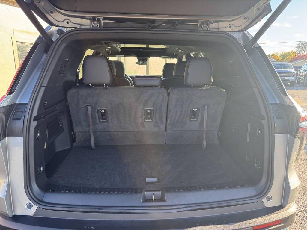 used 2024 Chevrolet Traverse car, priced at $43,995