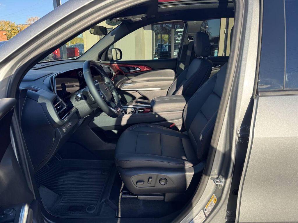 used 2024 Chevrolet Traverse car, priced at $43,995