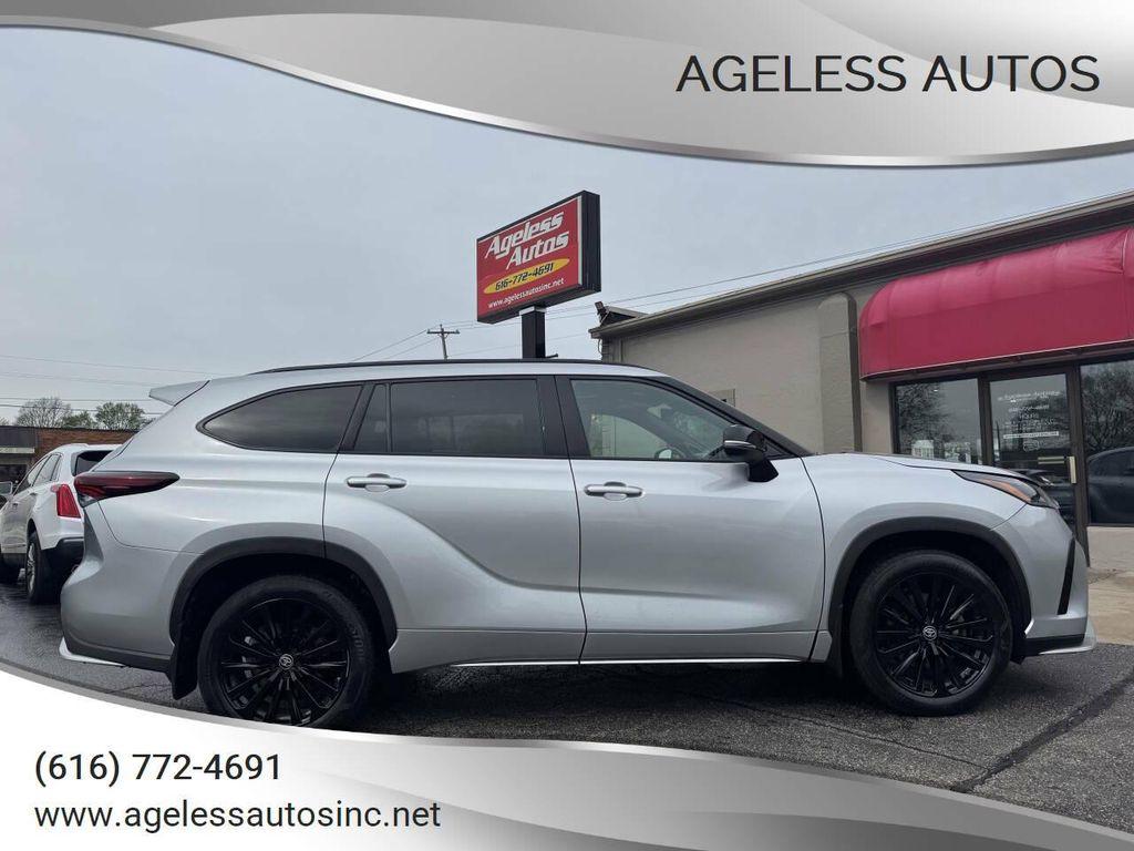 used 2024 Toyota Highlander car, priced at $41,495